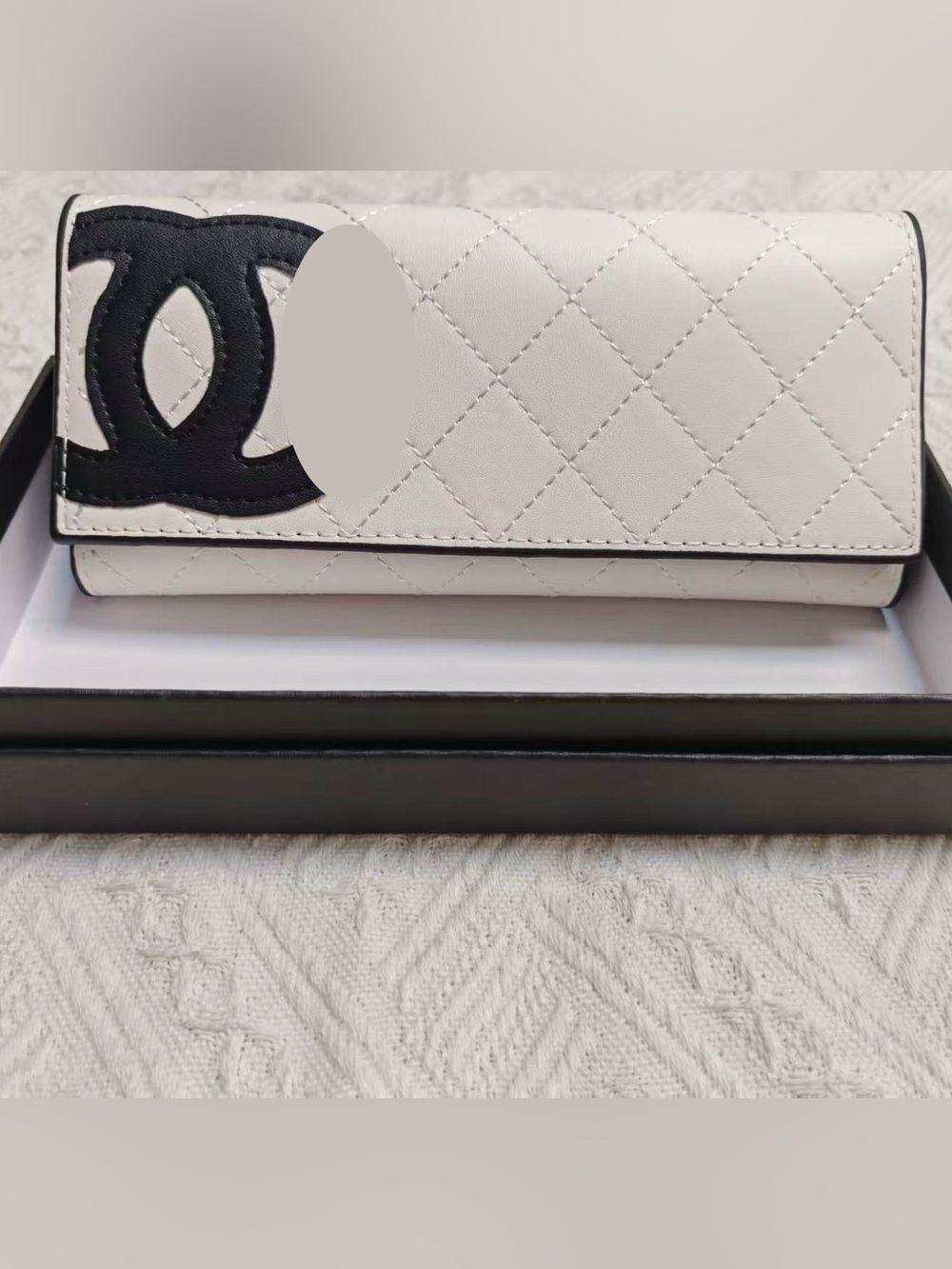 New women’s white fashion wallet